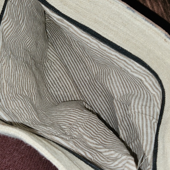 Elegant Tan and Brown Men's Messenger Bag - Picture 8 of 9